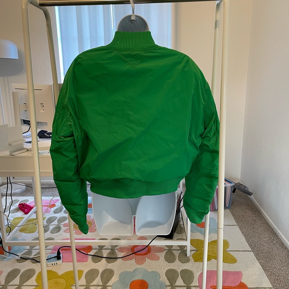 BV Pre Fall 2021 green puffy jacket Small NWT - Picture 10 of 10